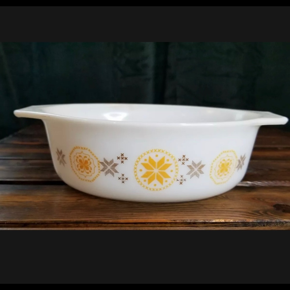 Vintage Pyrex Town And Country 1 1/2 Quart Casserole Dish w/ No lid